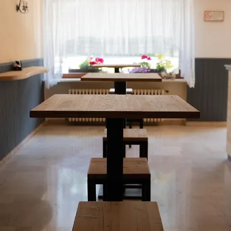 Dolomiti Des Alpes Hotel *