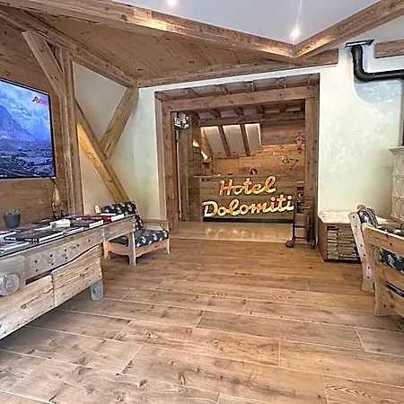 ホテル Dolomiti Des Alpes 2*